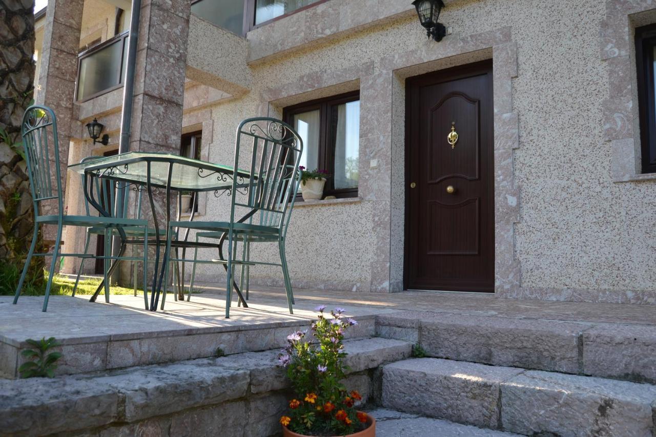Apartamentos Las Palmeras Cangas de Onis Exterior photo